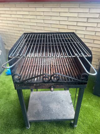 Barbacoa hierro con ruedas ( 4 niveles altura)