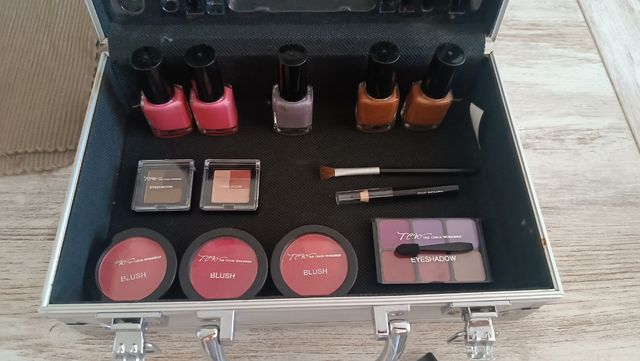 Maletín maquillaje plateado