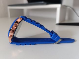 Reloj clásico de pulsera azul 