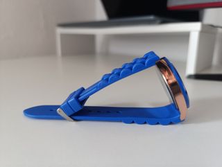 Reloj clásico de pulsera azul 