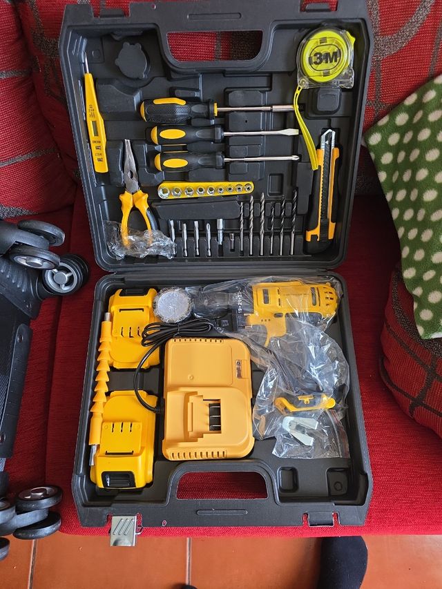 Kit furadeira/parafusadeira c/ acessórios