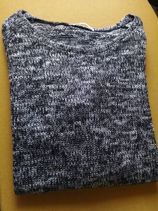 Suéter cinza e prateado