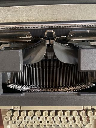 Máquina de escribir Olivetti Linea 98