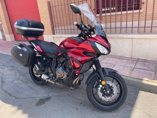 Yamaha mt07  Tracer 700 GT roja