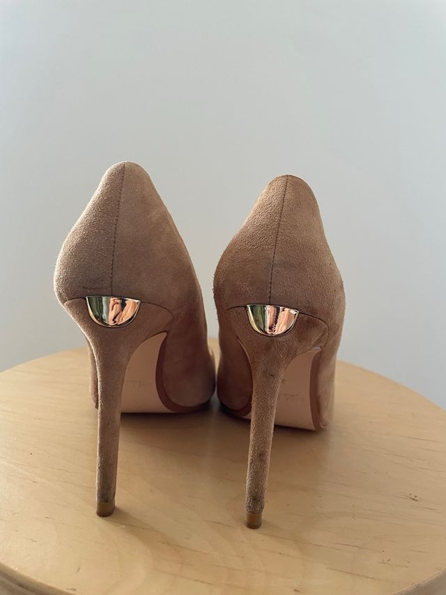 Tacones beige Zara - básicos