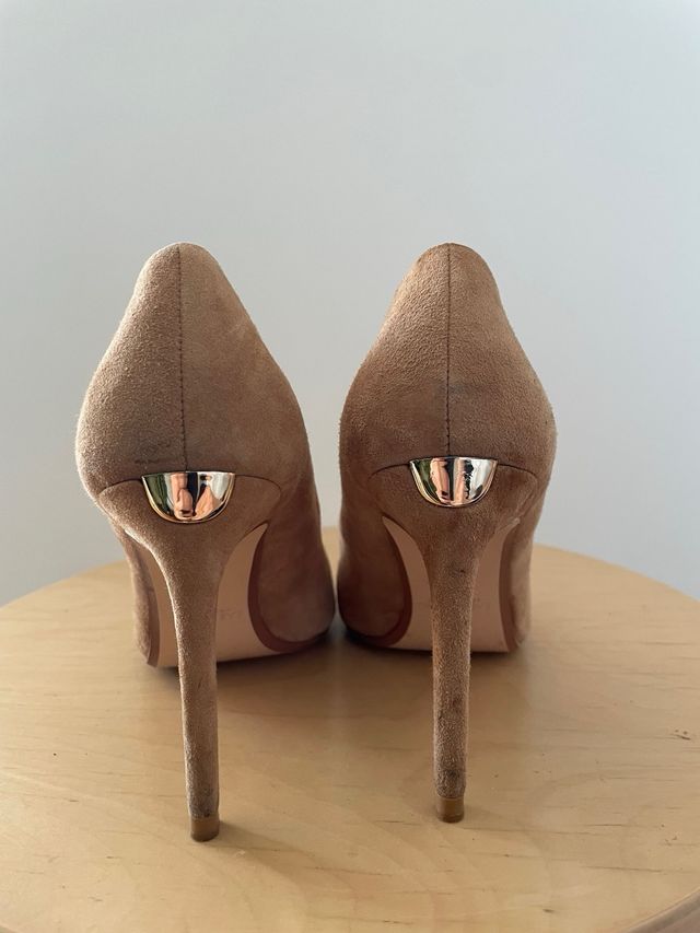 Tacones beige Zara - básicos