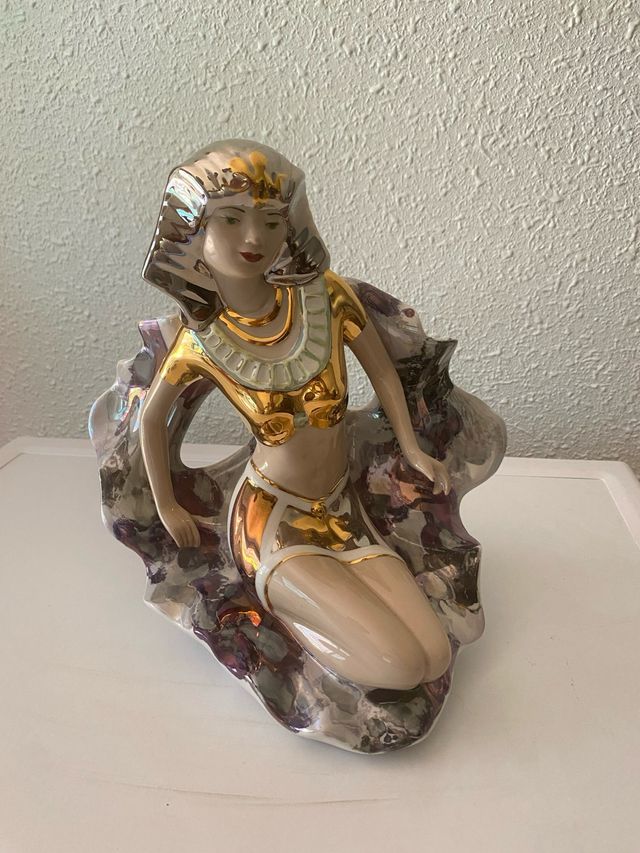 Figura porcelana egipcia dorada DAVOR