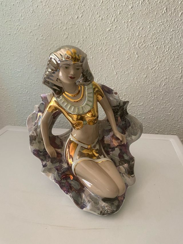 Figura porcelana egipcia dorada DAVOR