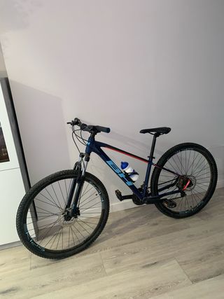 Bicicleta montaña BH azul
nueva, usada 2 veces
