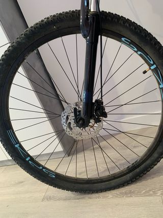 Bicicleta montaña BH azul
nueva, usada 2 veces
