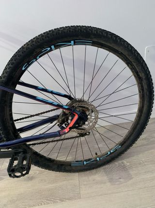 Bicicleta montaña BH azul
nueva, usada 2 veces
