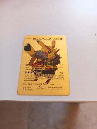 Pikachu Vuela V - Carta Pokémon Dorada