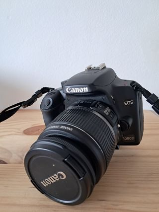 Cámara Canon EOS 1000D + 2 objetivos