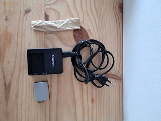 Cámara Canon EOS 1000D + 2 objetivos