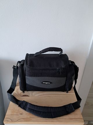 Cámara Canon EOS 1000D + 2 objetivos