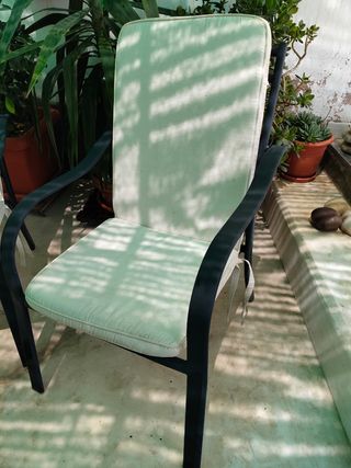 Mesa+2 butacas aluminio. Jardín