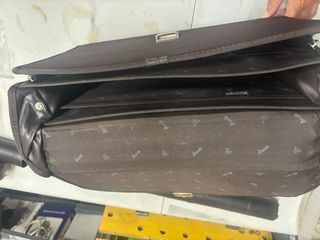 Bolso Roncato ejecutivo marrón