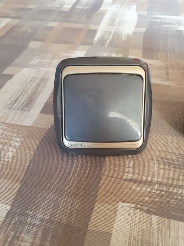 Mecanismo enchufes Niessen arco - Grafito y oro.