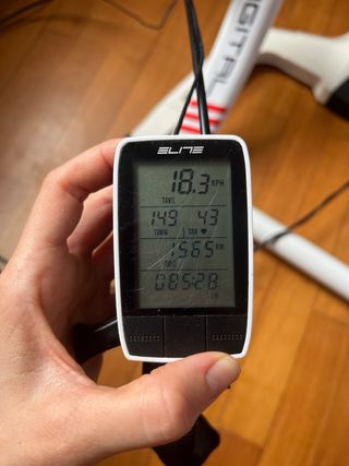 Rodillo Elite Qubo Digital blanco con pantalla