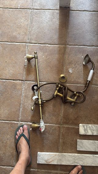 Mobili da bagno antichi con lavabo