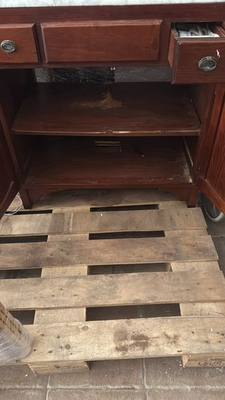 Mobili da bagno antichi con lavabo