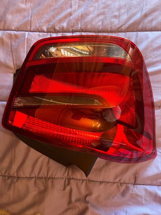 Luz trasera izquierda 
BMW Serie 1
F20/F21 
no led