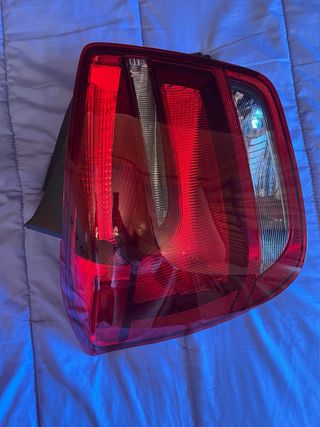 Luz trasera izquierda 
BMW Serie 1
F20/F21 
no led