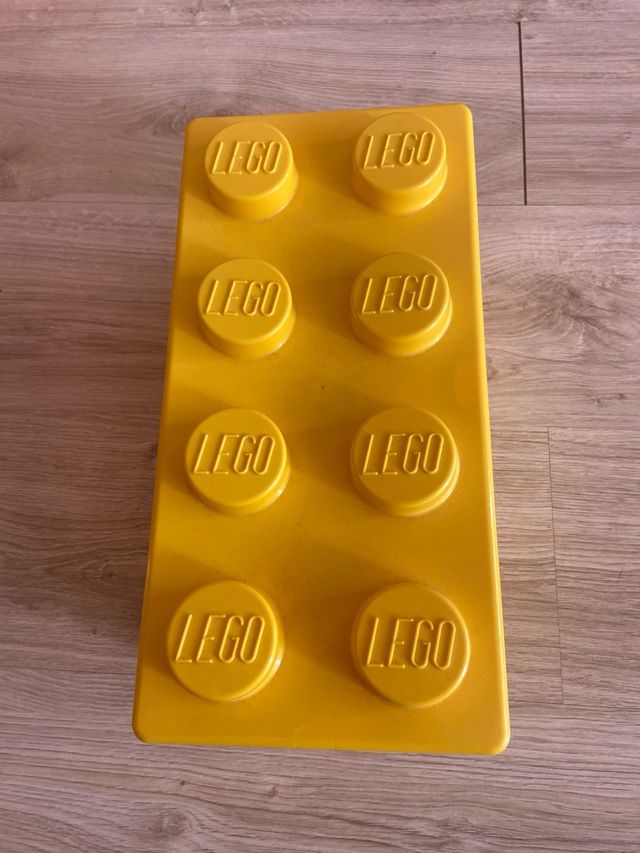 Caja LEGO Amarilla + Piezas