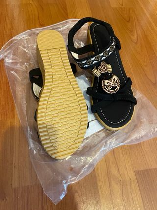 Sandalias sin estrenar