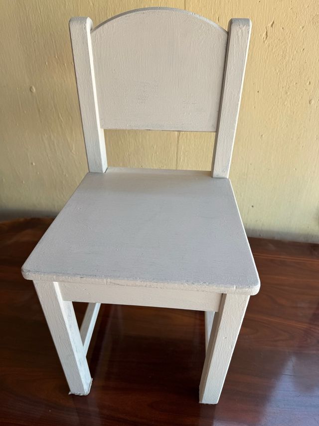 Silla infantil blanca