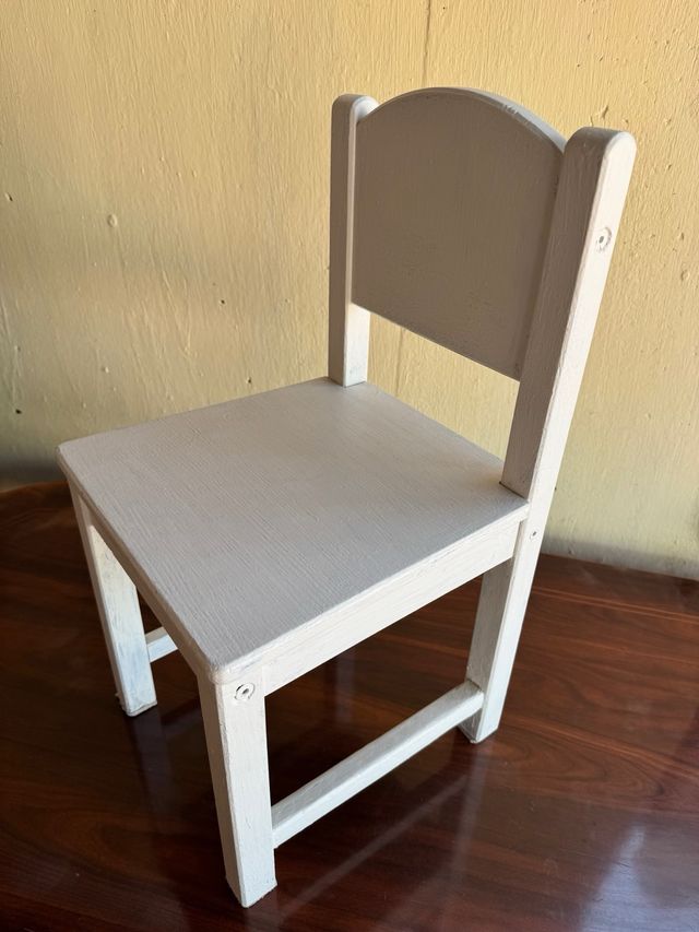 Silla infantil blanca