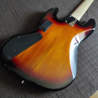 ¡OCASIÓN! Bajo eléctrico Jazz Bass 5 cuerdas.