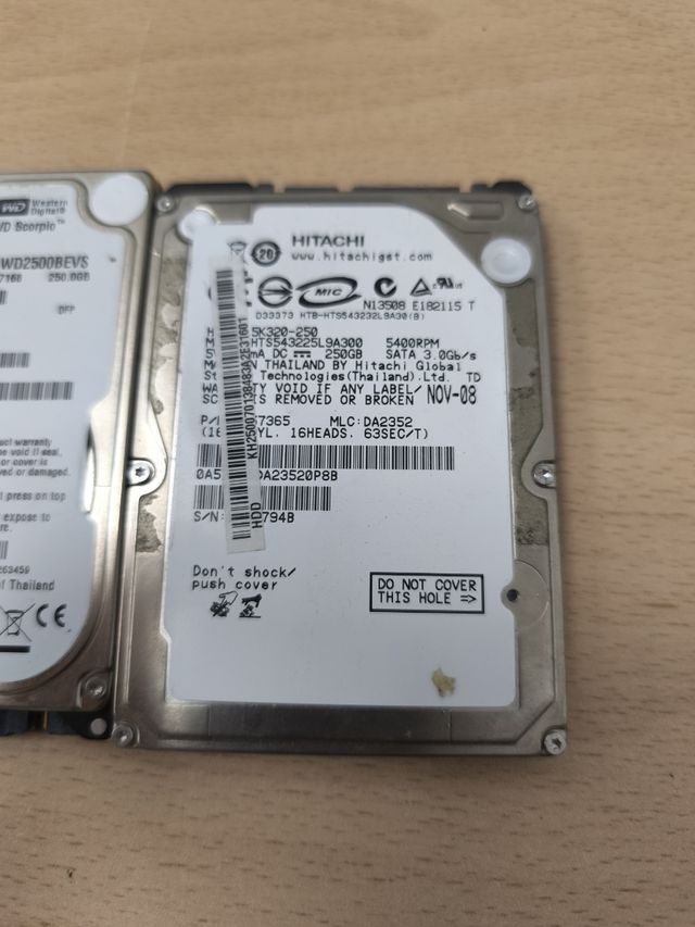 2 HDD SATA 2.5" 250GB - Hitachi & Western Digital