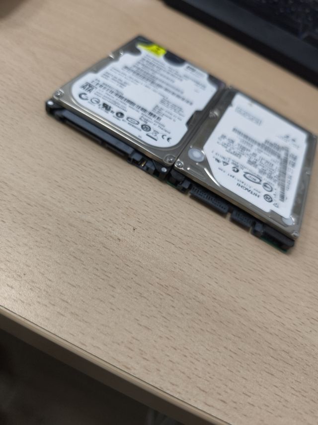 2 HDD SATA 2.5" 250GB - Hitachi & Western Digital