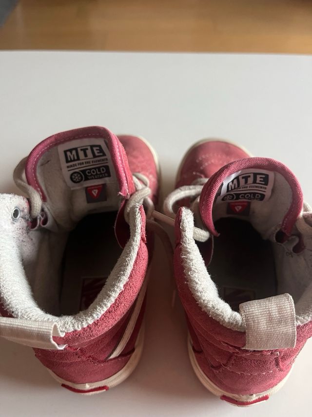 Vans Sk8-Hi MTE rojas, talla 32