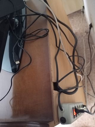 Mueble televisión madera marrón con ruedas