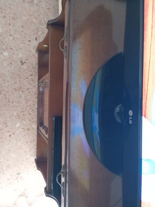 Mueble televisión madera marrón con ruedas