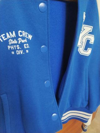 Chaqueta bomber Pull&Bear  azul y blanca