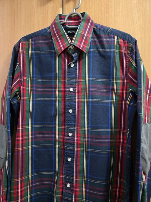 Camisa cuadros con coderas multicolor. 2 EUROS