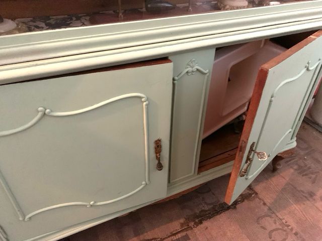 Vitrina antigua verde