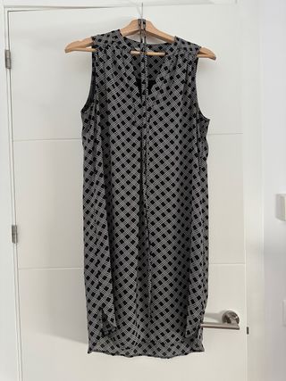 Vestido corto estampado - beige y negro