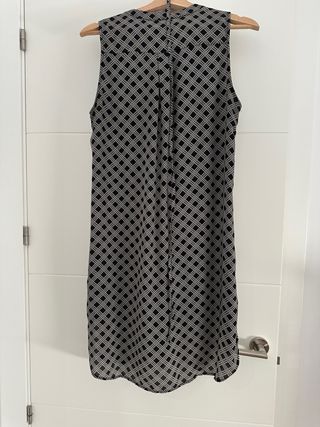 Vestido corto estampado - beige y negro