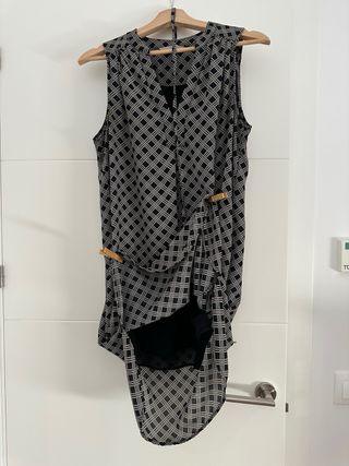 Vestido corto estampado - beige y negro