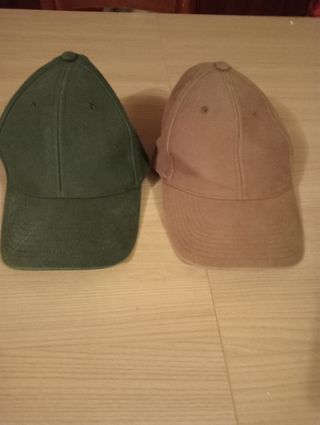 2 Cappellini - Verde e Marrone