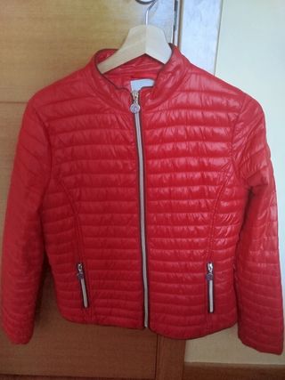 Chaqueta roja acolchada