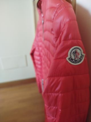 Chaqueta roja acolchada