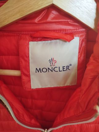 Chaqueta roja acolchada