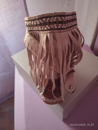 Botines beige con flecos