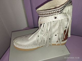 Botines beige con flecos