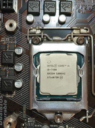 Gigabyte B250M-DS3H + i5-7400 + 16GB RAM